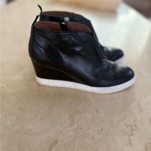 Linea Paolo Felicia Wedge Sneaker Black Size 8M